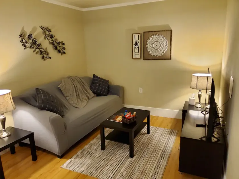 Little Oasis 1BR 1 BA Washer and Dryer Pet Stays Free - Image 1