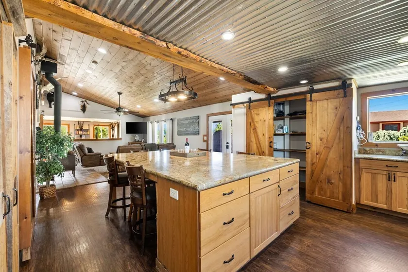 Zebra Rustic Retreat 3BR Home on Zebra Ranch - Image 1