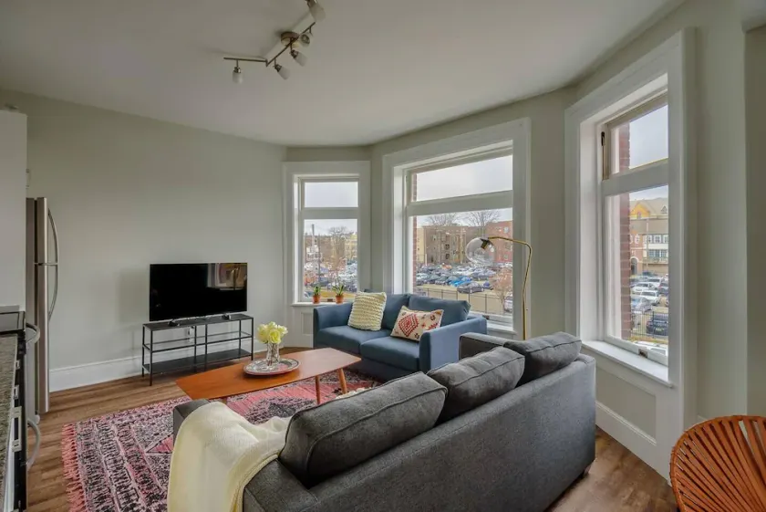 Premium Bilevel Heart Of Midtown King Bed - Image 1