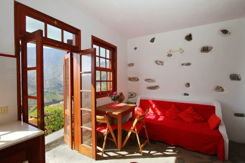 Studio décoré avec goût avec terrasse et vue panoramique - Image 1
