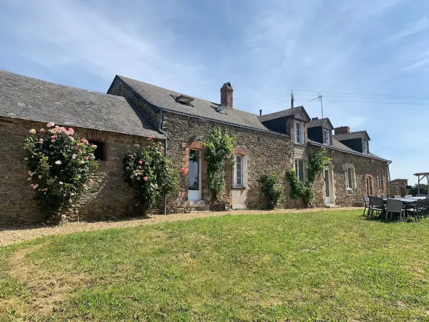 La Touche et son Pressoir, 13 rooms, 11 bathrooms, and an indoor pool (April through October) - Image 1