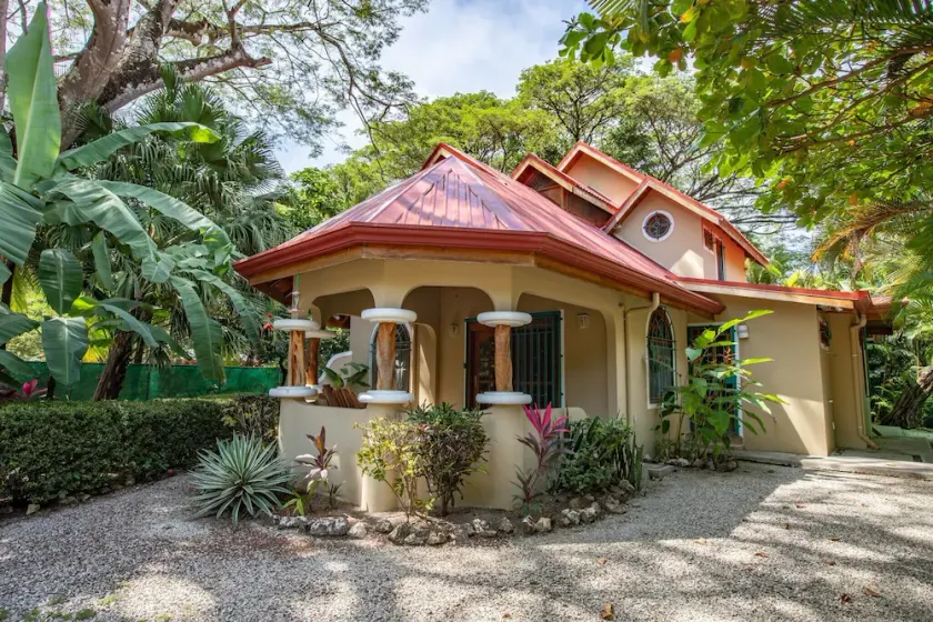 CASA RIO MAR | SPACIOUS BEACH RETREAT IN PLAYA PELADA, Pelada Cottage - Image 1