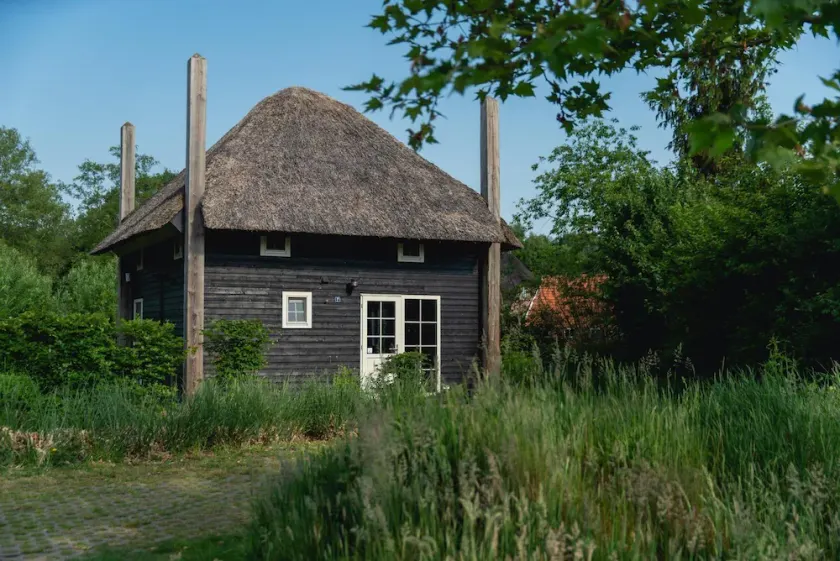 Special overnight stay in a Twente Hooiberg with private sauna and hot tub. - Image 1