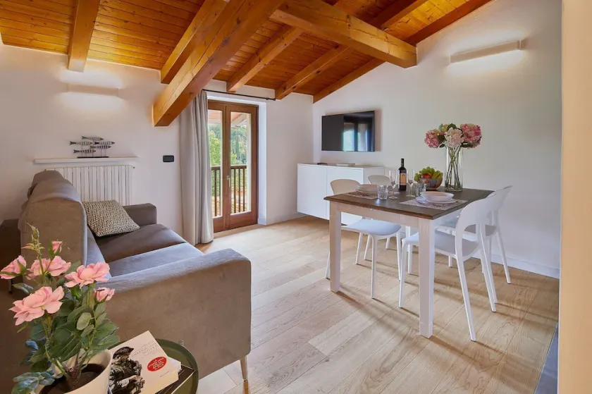 Elegante Ferienwohnung \"Salvia\" im Dachgeschoss mit Bergblick und Balkon - Image 1