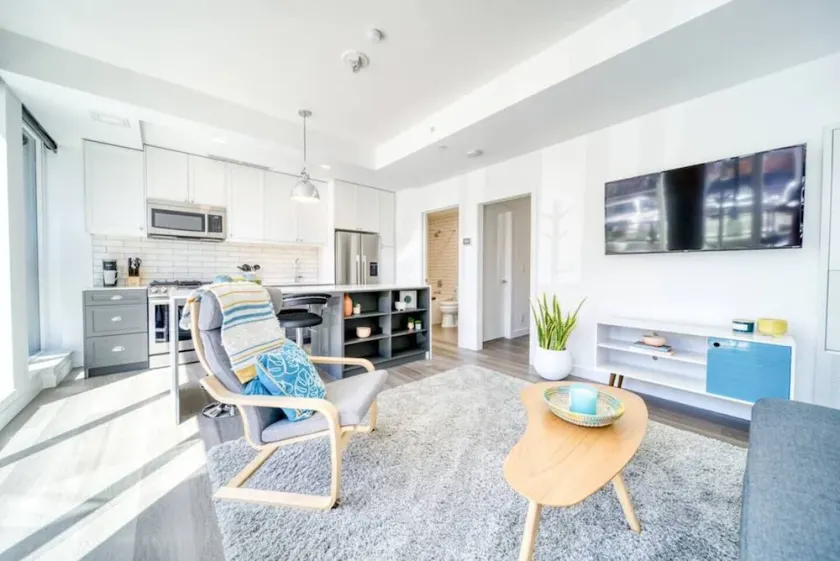 Bright & Beautiful Condo with Walkout Patio - Image 1