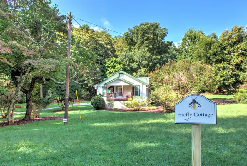Firefly Cottage | Pet-Friendly, Fire Pit, 8 Mins to DT AVL + Biltmore Pass - Image 1