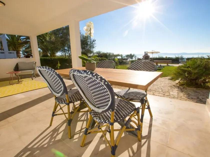 Apartamento de 5 * en el mar, nuevo equipamiento, WiFi gratis - Image 1