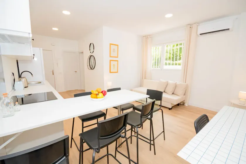 For You Rentals Cozy and charming 3-bedroom apartment TEMPORAL in Madrid ASO180 - Image 1