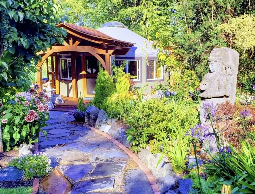 Luxury Retreat Yurt at Brigadoon - Image 1