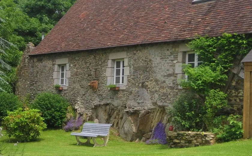 Charming Stone House with Garden, Fireplace, Near Alençon - Outdoor Activities Nearby - Image 1
