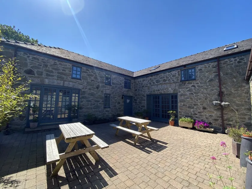 CENTRAL LOCATION - Image 1