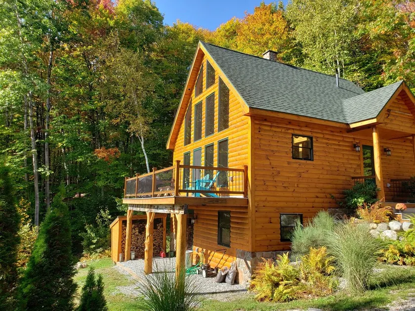The Artist's Cabin at Powder Ridge Overlooking Sunday River SKI PARKING PASS - Image 1
