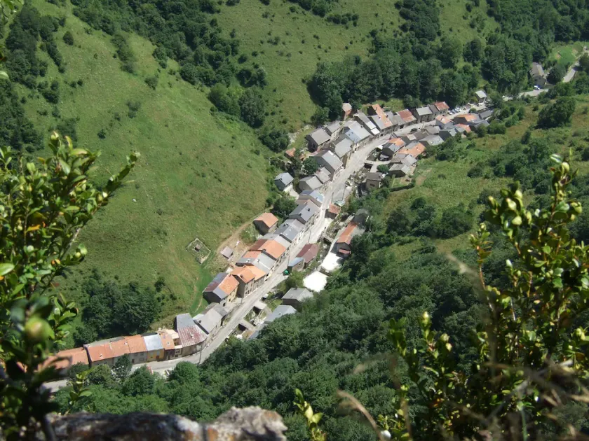 In the heart of a preserved, welcoming, flower-filled mountain village - Image 1