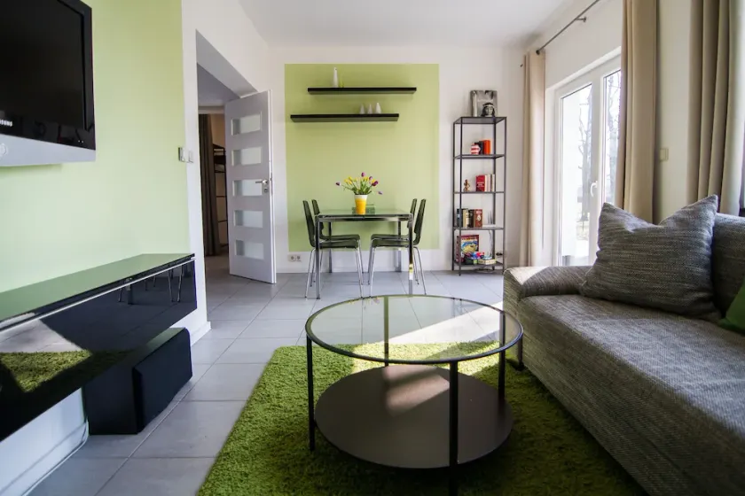 Apartamento recém-construído (em um local tranquilo, boas ligações de transportes, estacionamento gratuito - Image 1