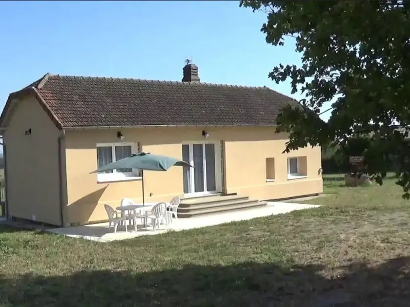 Maison rénovée avec vue sur la campagne, terrasse et jardin à Coutansouze - Image 1