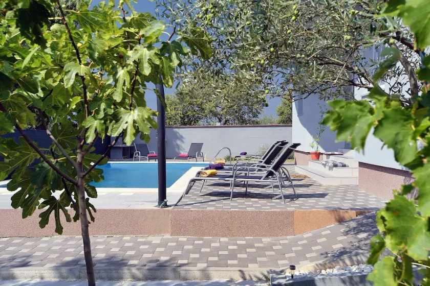 Villa soleada con piscina privada - Image 1
