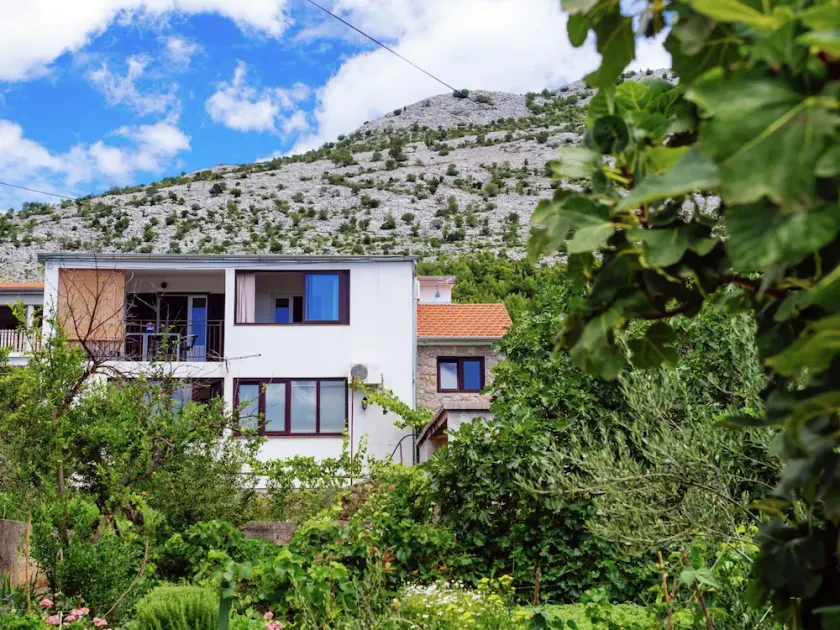 Modern Apartment in Starigrad with Garden - Image 1