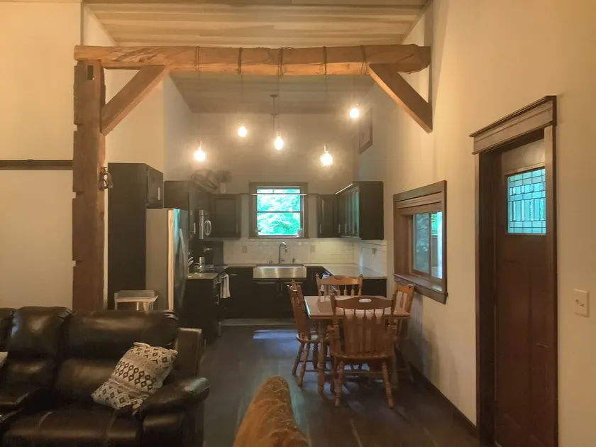 Unique barnhouse, newly built, great ND weekend rental, 15 minutes from stadium. - Image 1