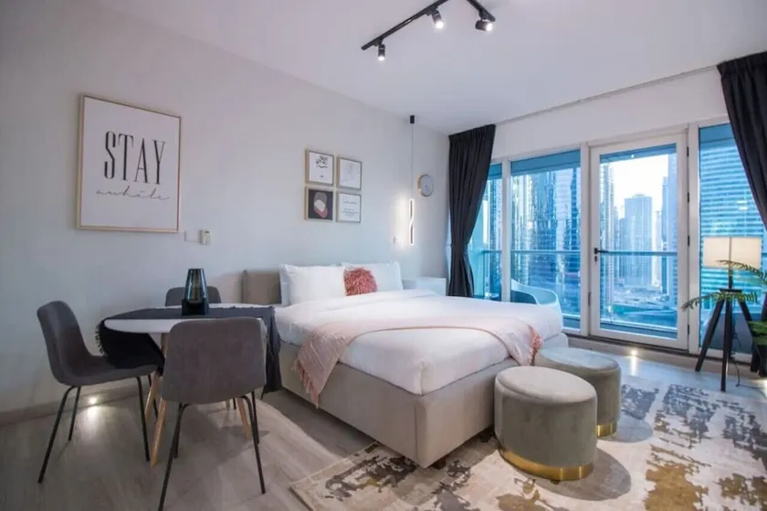 Canal-Side Charm: Studio living at Dubai Arch - Image 1