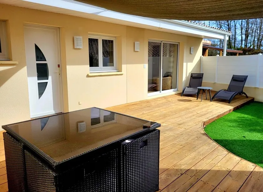 Accommodation with spa and private terrace - Image 1