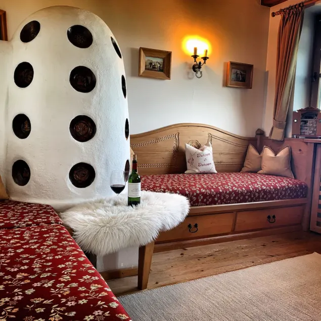 Vacation apartment with 2 separate bedrooms, living room with tiled stove, mountain view - Image 1