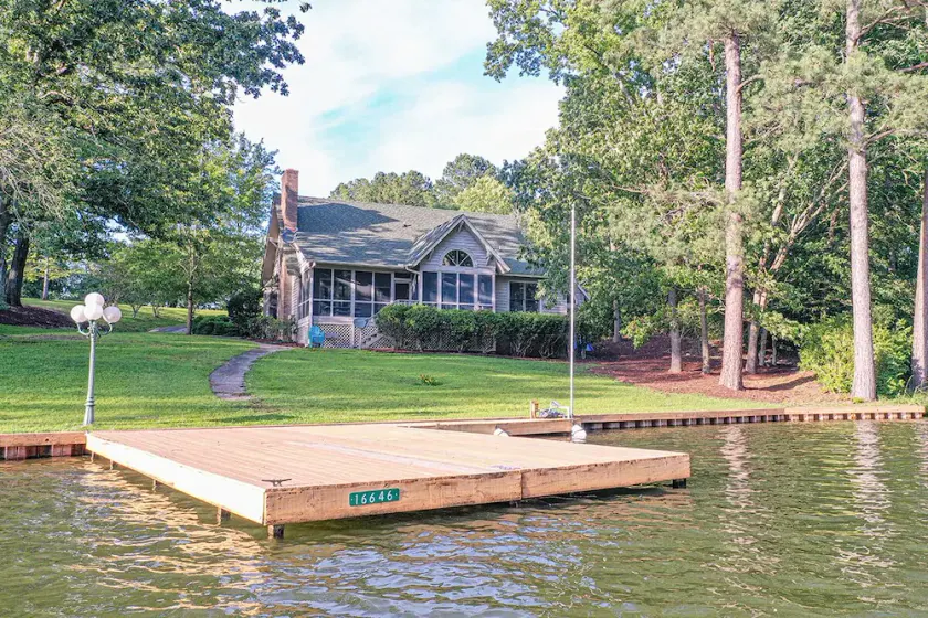 Boat Drinks: Awesome home in great neighborhood on Greenwood side - Image 1