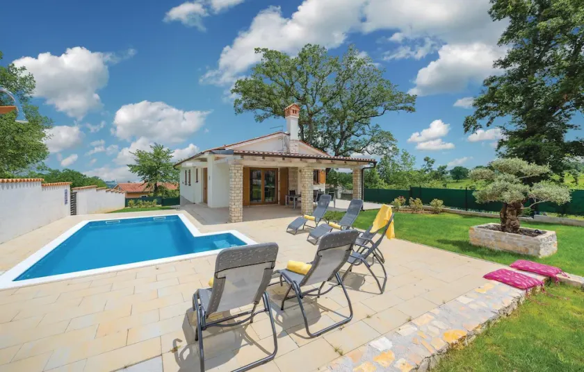 Cozy Home In Cambarelici - Image 1