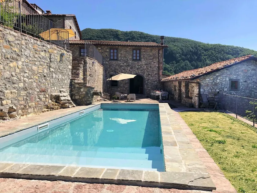 New Tuscan villa for large group, private pool, walk to restaurant - Image 1