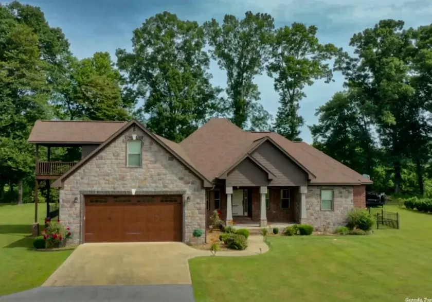 Beautiful House on the River! Book now for Spring & Summer 2025! - Image 1