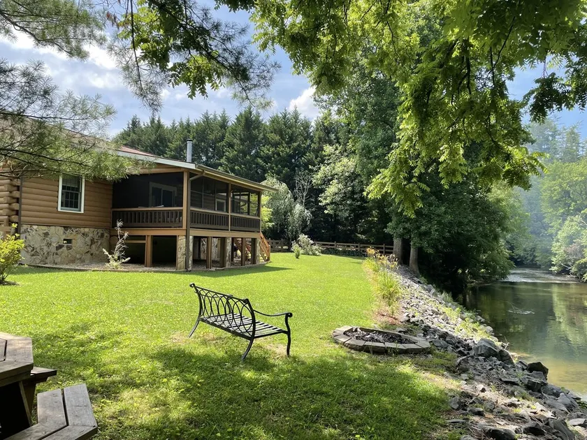 Tranquil Riverfront Retreat - Image 1