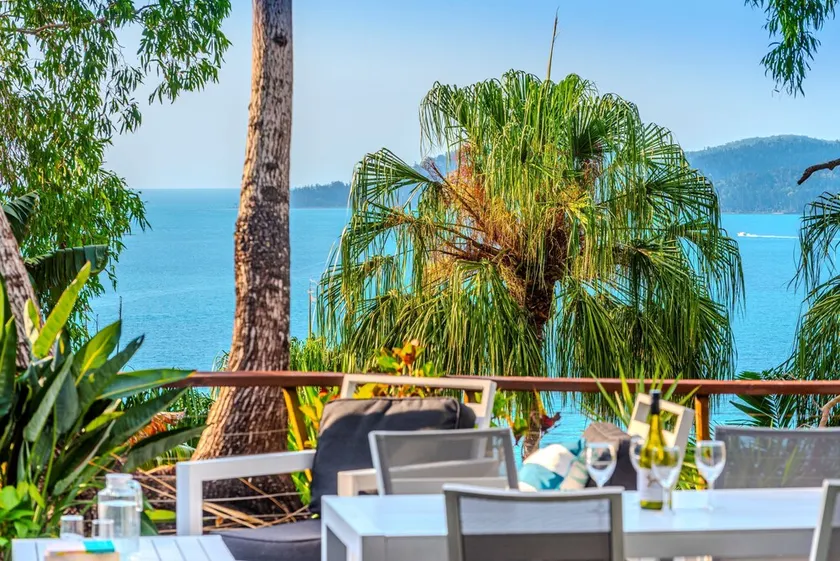 Sunset Waters 12 on Hamilton Island by HamoRent - Image 1