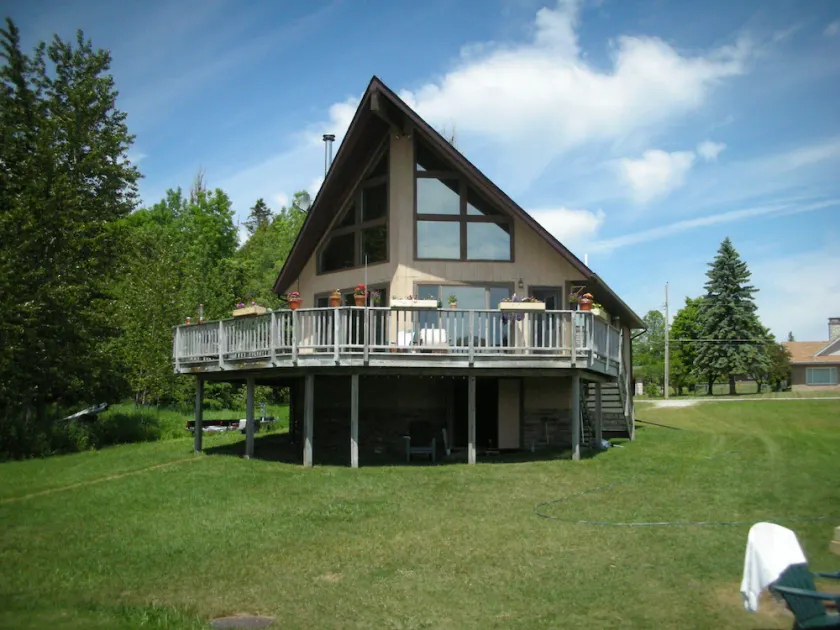 Cabine au bord du lac 3BR / 2BA, vues magnifiques sur la baie, quai, salle de jeux, foyer - Image 1