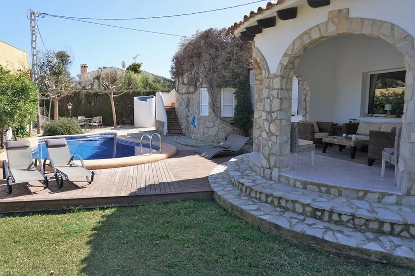 Villa 50 m från havet i 4 pers. med privat pool, luftkonditionering, Wifi, TV-SAT - Image 1