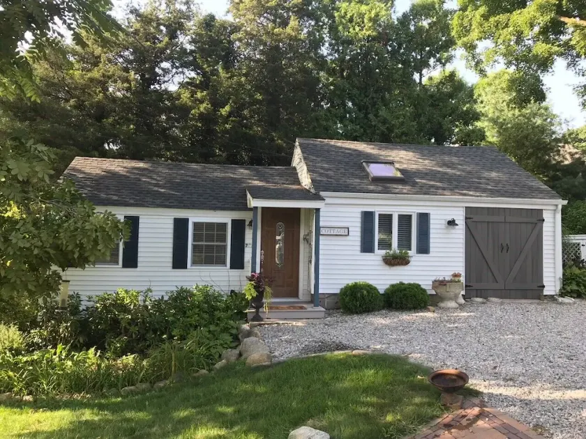 The gardners Cottage 1 mile from long Island Sound - pet friendly - Image 1