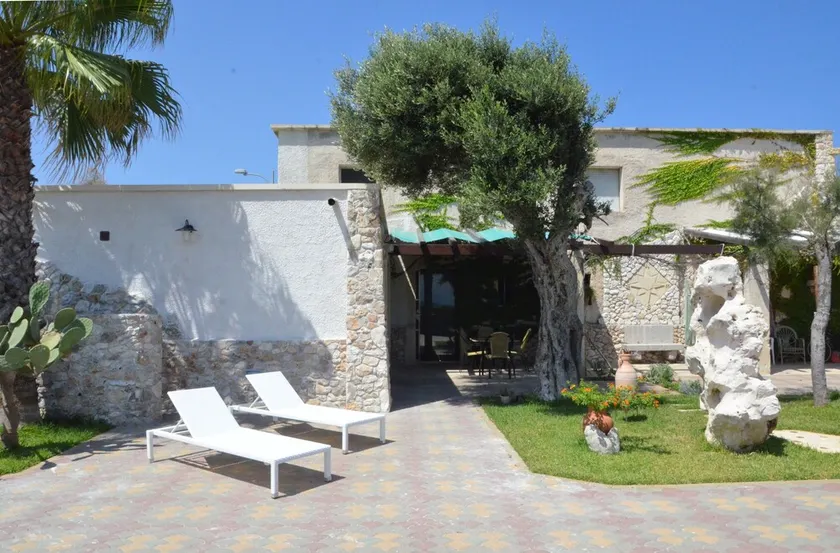 Roca Vecchia: Villa on the sea, with garden and veranda! - Image 1
