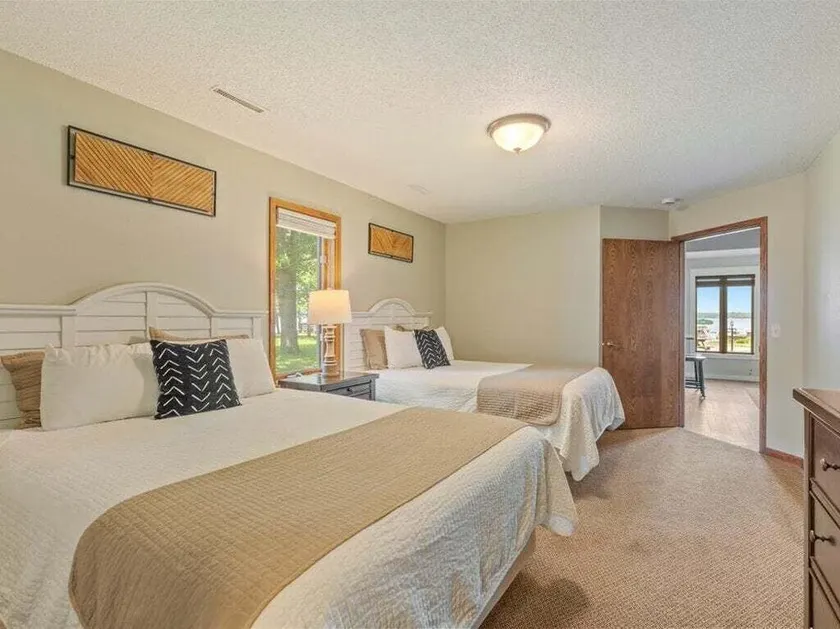 Lakeside Comfort in the Heart of Gull Lake, Beach Access, Boat Rentals - Image 1