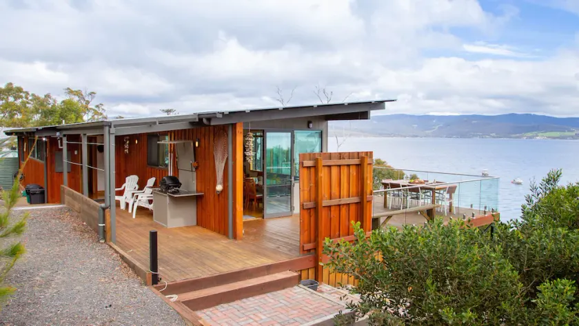 No41 Dennes Point -Beach holiday home - Image 1