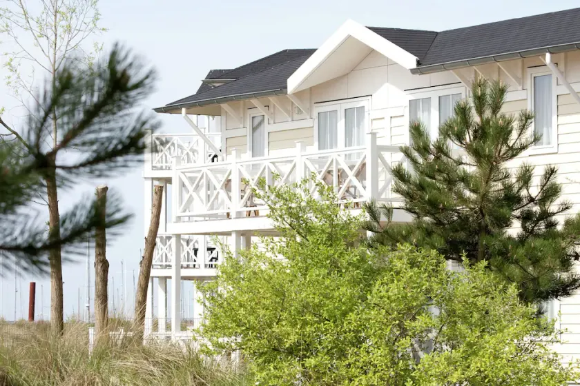 Apartment in Cape Helius by the Waterside - Image 1