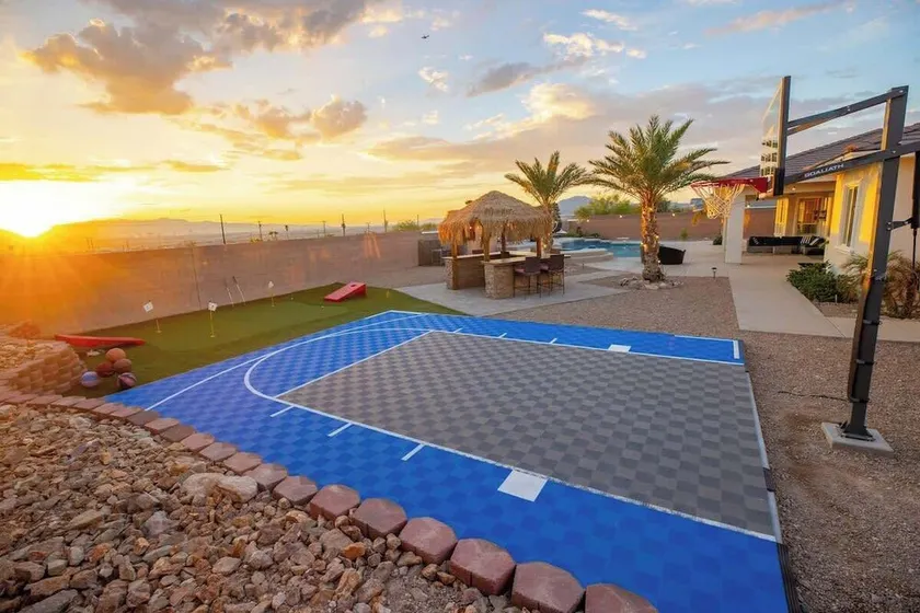 3400 SqFt House W/40Ft Heated Pool/Spa- Strip View - Image 1