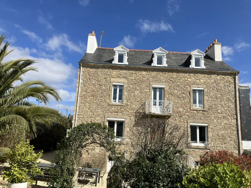 Charming house 2OOm from the port and seawater basin, right in the center of town. - Image 1