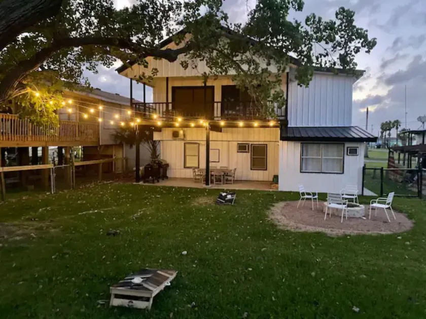 Geräumiges Ferienhaus: Schlafplätze für 16, 1/2 Meile zum Strand & Bootsrampe - Familienfreundlich - Image 1