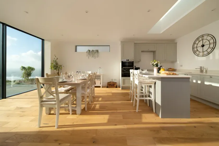 Seymour Heights, three bedroom holiday home with views over Woolacombe Beach - Image 1