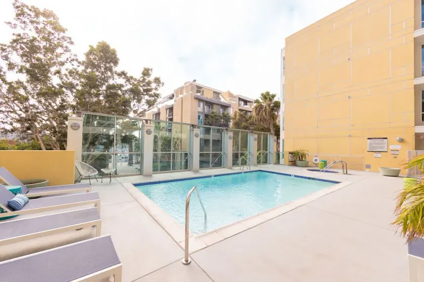 The Iris-Marina del Rey Getaway with A/C, Fast Wi-Fi & Serene Vibes - Image 1