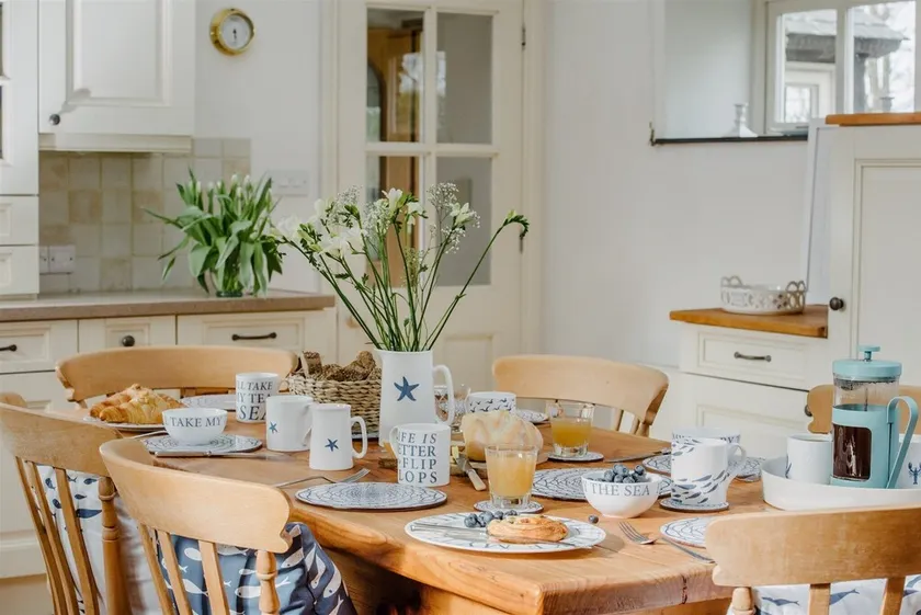Pretty Converted Stable Block. Village Centre, close to Lost Gardens of Heligan - Image 1
