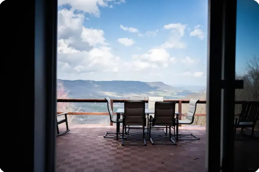 Misty Bluff Cliffside Cabin with Amazing Views from every room!   - Image 1