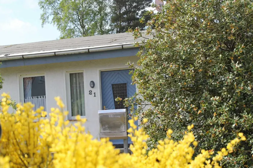 Maison de vacances directement dans la station balnéaire de la mer Baltique à Zingst - Maison de vacances avec cheminée et terrasse 5 Pers. - Image 1