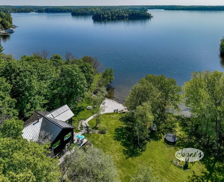 Nouvelle construction sur Rosseau! 6 lits, 3 bains! Plage! Minett! Tesla Power Station! - Image 1