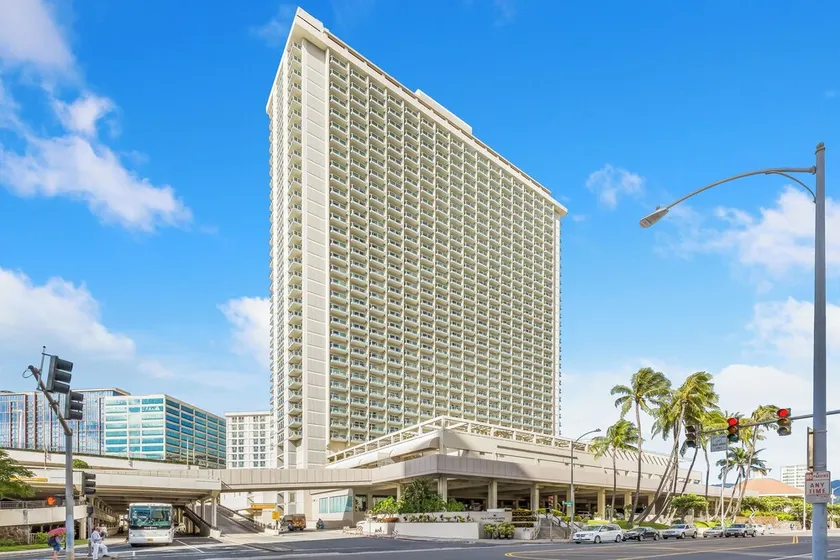 Castle At Ala Moana Hotel - Image 1