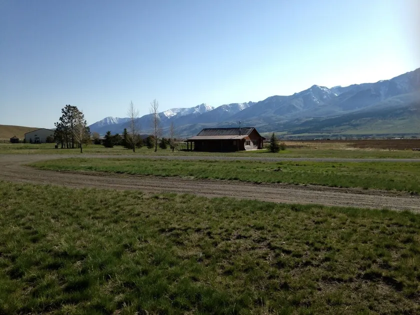 Fredelig bjergindstilling.  Yellowstone Country. - Image 1