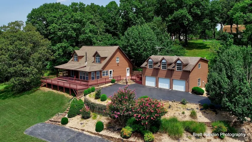 Beautiful Home on 18 acres with view of Beaver Lake and lake access. - Image 1